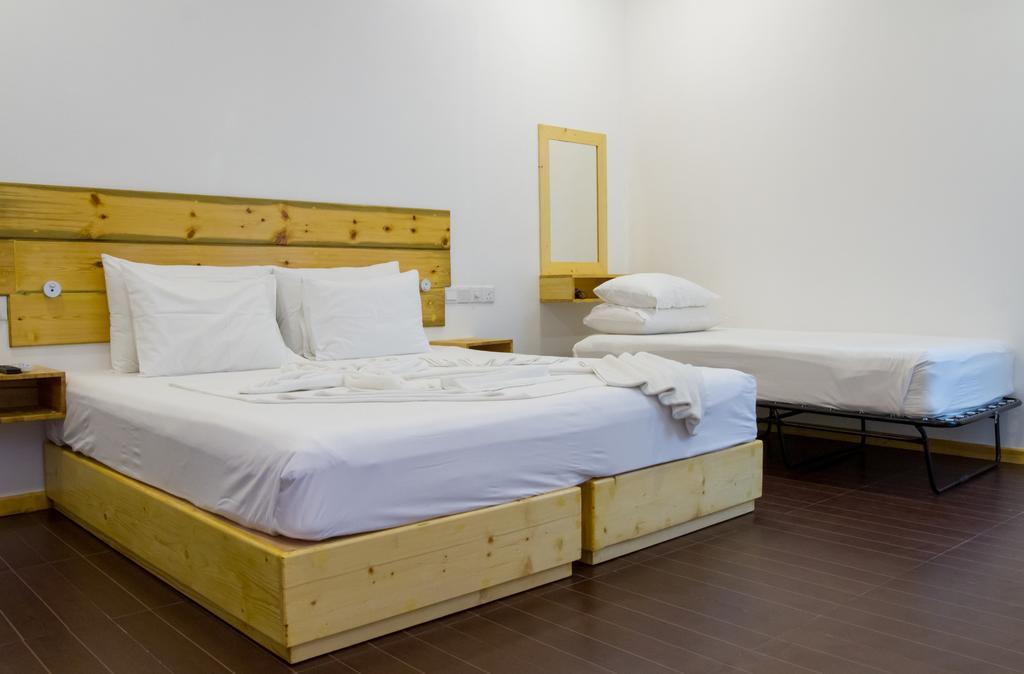 Royal Pearl Inn มาฟุชิ ภายนอก รูปภาพ