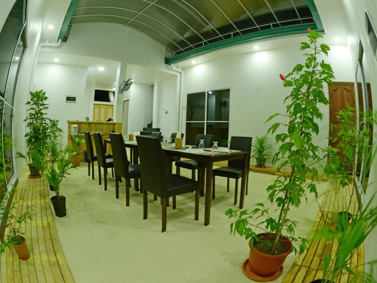Royal Pearl Inn มาฟุชิ ภายนอก รูปภาพ