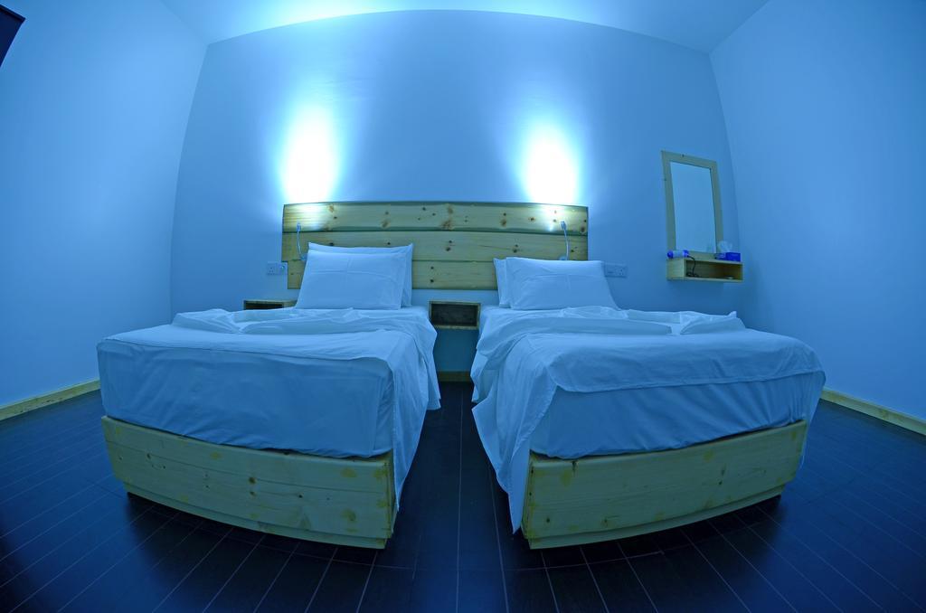 Royal Pearl Inn มาฟุชิ ภายนอก รูปภาพ