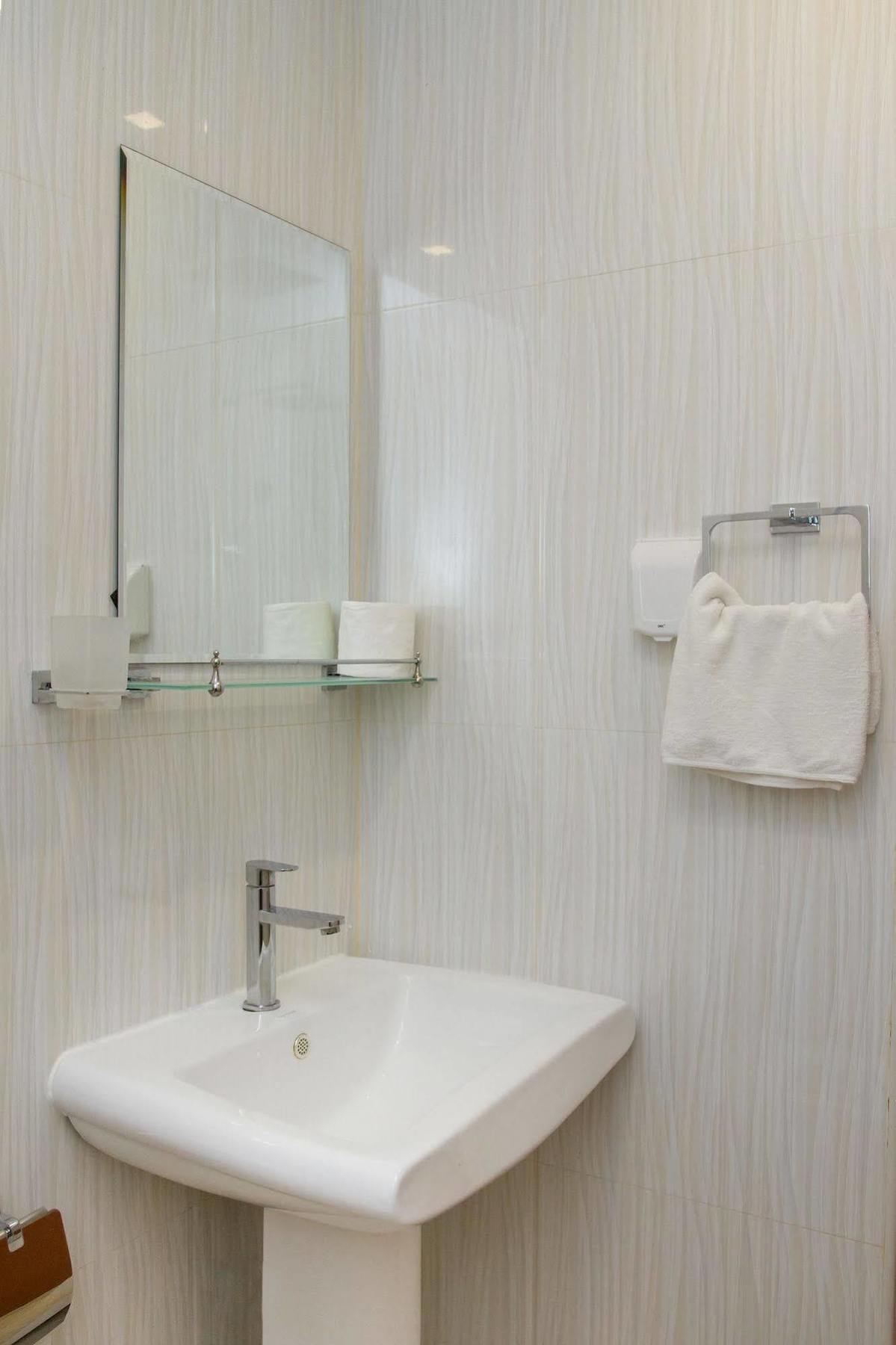 Royal Pearl Inn มาฟุชิ ภายนอก รูปภาพ
