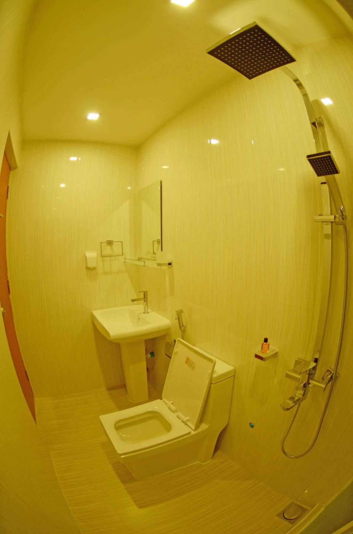 Royal Pearl Inn มาฟุชิ ภายนอก รูปภาพ