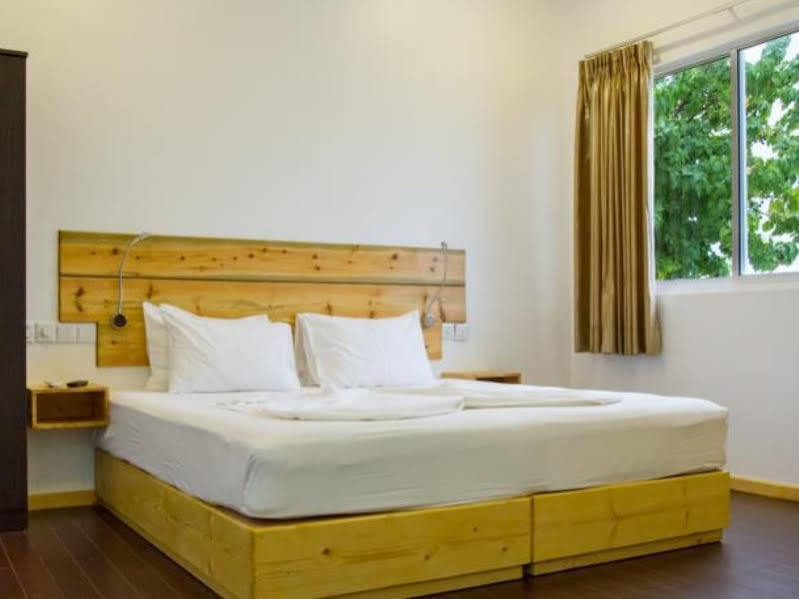 Royal Pearl Inn มาฟุชิ ภายนอก รูปภาพ